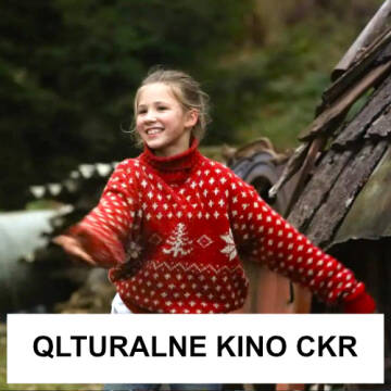 Zdjęcie przedstawia roześmianą dziewczynkę