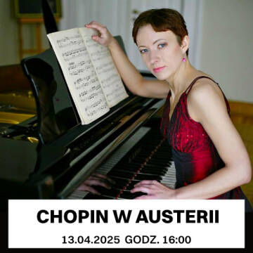 Zdjęcie przedstawia siedzącą przy fortepianie pianistkę Magdalenę Brzozowską. Pianistka jest w bordowej wieczorowej sukni, ma różowe kolczyki i krótkie włosy. Jedną ręką trzyma nuty, druga ręka dotyka klawiatury fortepianu. 