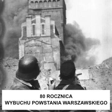 Zdjęcie czarno-białe przedstawia gruzy warszawy i dwóch walczących powstańców