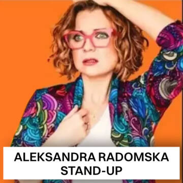 Grafika przedstawia zaniepokojoną kobietę w okularach chwytającą się za głowę