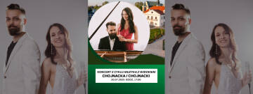 Plakat koncertu „Muzyka z widokiem” – duet Chojnacka / Chojnacki, 20 lipca 2025, godz. 17:00, elegancka para przy fortepianie na tle nowoczesnego budynku.