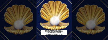 Grafika przedstawia eleganckie zaproszenie na galę „Perły Mazowsza”, na którym widnieje lśniąca perła w otwartej złotej małży na granatowym tle ze złotymi akcentami.