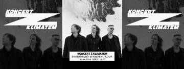 grafika przedstawia czarno białe zdjęcie dwóch mężczyzn i jednej kobiety, stojącej pomiędzy